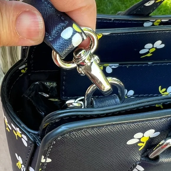 Kate Spade Laurel Way Daisy Toss Reese Satchel Saffiano leather. Nightcap color. - Picture 6 of 8